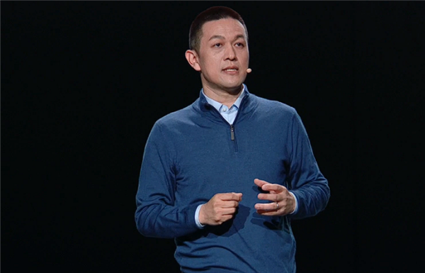 老外集体趴地围观换电！北京车展再现整齐“蔚来蹲”