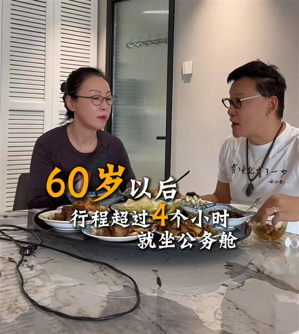 李国庆晒生活日常：夫妇两人常吃剩菜 行程不超4小时都坐经济舱