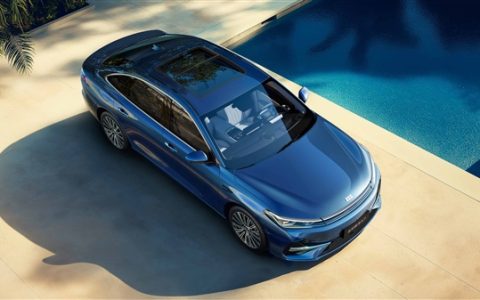 贴身比亚迪秦PLUS 吉利银河A7 EM/EV双车上市：8.98万起