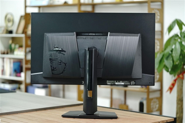 100% DCI-P3色域+240Hz高刷！微星MPG 322UR QD-OLED X24显示器图赏