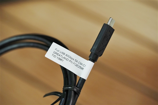 100% DCI-P3色域+240Hz高刷！微星MPG 322UR QD-OLED X24显示器图赏