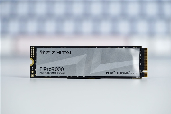 速度逼近PCIe 5.0上限！长江存储致态TiPro9000 2TB图赏
