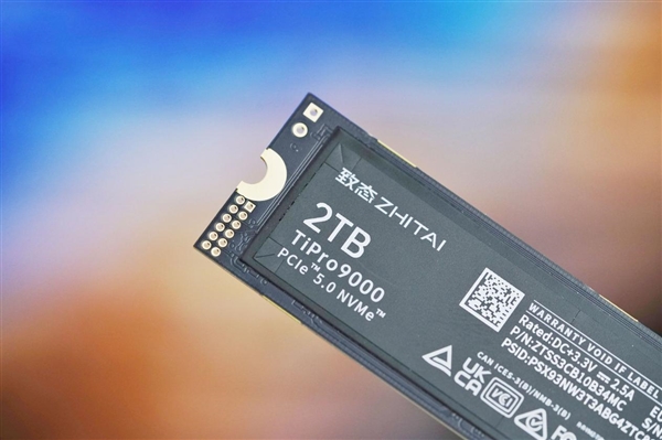 速度逼近PCIe 5.0上限！长江存储致态TiPro9000 2TB图赏