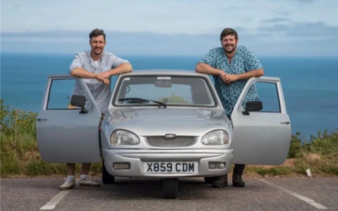 没空调一路修车还差点被空袭送走 两男子开三蹦子成功穿越非洲！