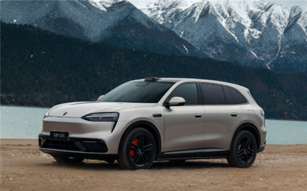 余承东重磅发言：传统铝合金一体化压铸早就落伍了