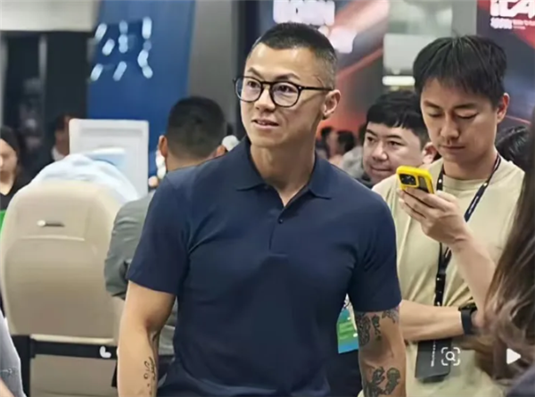 曾经的汽车圈顶流博主 陈震参加北京车展被偶遇