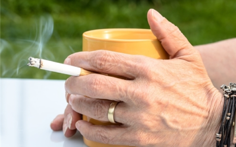 所有人公共场所只带不吸也违法！香港迎最严禁烟令 罚款3000港元起