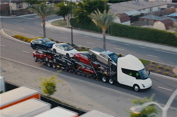 鸽了整整9年！特斯拉首辆Semi电动卡车量产下线