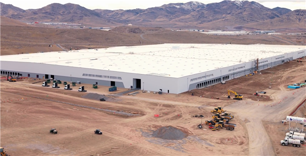 鸽了整整9年！特斯拉首辆Semi电动卡车量产下线