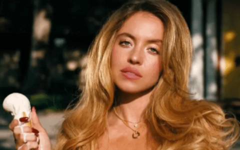 悉尼妹新剧尺度突破天际！网友热议一丝不挂扮狗玩太大