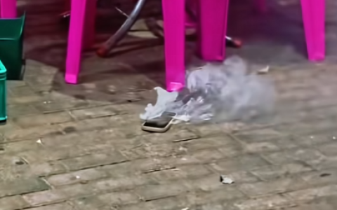 惊魂一刻：iPhone手机揣兜突然自燃 刚换了原装认证电池