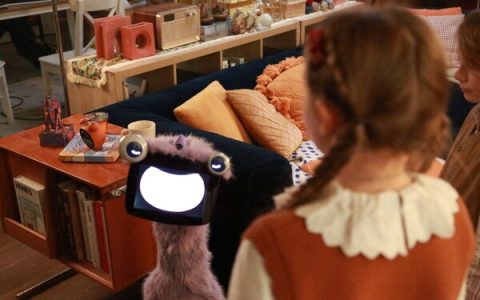 当宠物节遇见赛博生命体，OlloBot以生命感科技重新定义数字陪伴