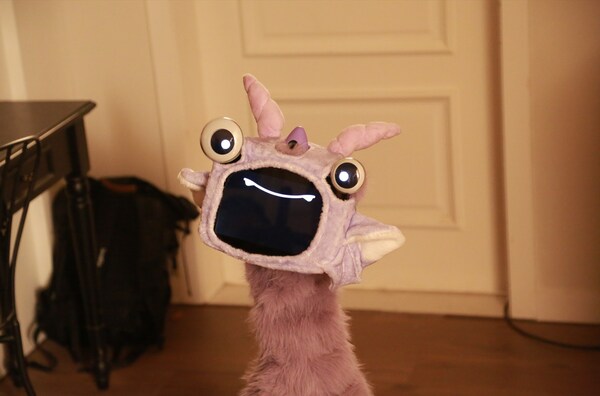 OlloBot的毛绒外观与灵动表情