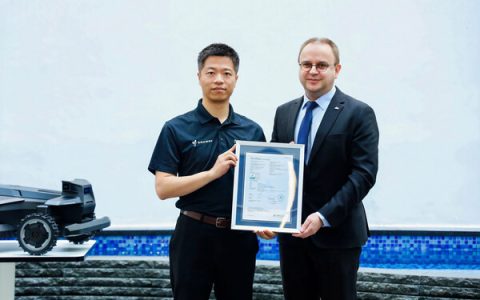 TÜV莱茵推出”草坪友好”认证 未岚大陆两款割草机器人获证