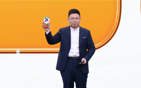 华为Pura 90 Pro Max亮相：业界首发双色渐变金属中框