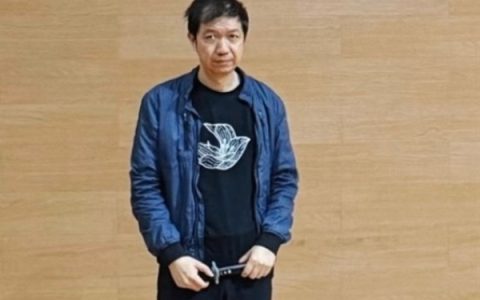 飞书CEO谢欣罕见露面！造型随意满脸疲惫 被网友调侃班味拉满