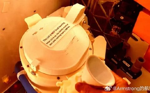 美国被厕所干服：绕月飞船1.5亿厕所已瘫痪 4名宇航员直接将尿液排入太空