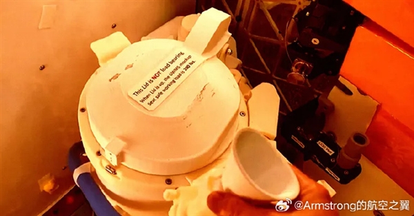 美国被厕所干服：绕月飞船1.5亿厕所已瘫痪 4名宇航员直接将尿液排入太空