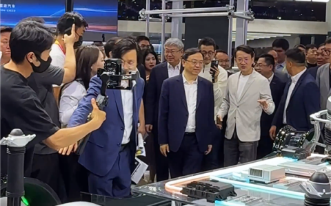 赵长江回应为何王传福亲临智界展台自己不出面接待：真非故意 当时刚好不在