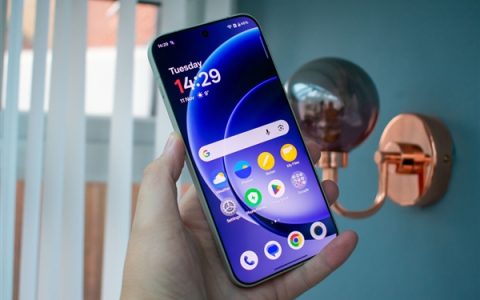 一加16屏幕边框迈入1mm时代：首发京东方极窄四等边直屏