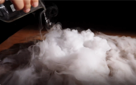 干冰遇水冒白烟真相 原来初中教材的解释是错的