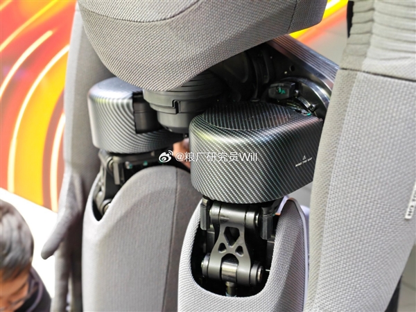 铁大之后的又一神作 时隔4年小米新款机器人亮相：外形炫酷