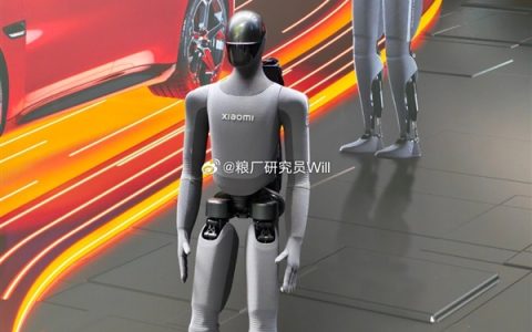 铁大之后的又一神作 时隔4年小米新款机器人亮相：外形炫酷