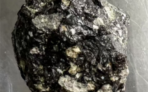 中国本土发现首块月球陨石有重要发现 揭示关键地质事件