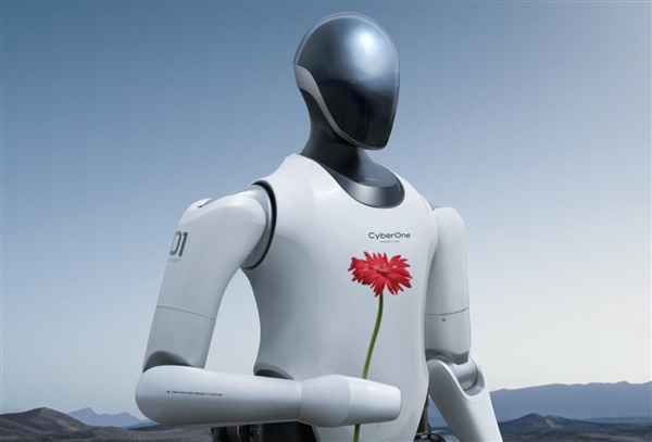 铁大之后的又一神作 时隔4年小米新款机器人亮相：外形炫酷