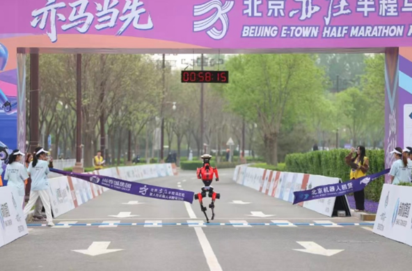 人形机器人开始上保险：既保机器又保人