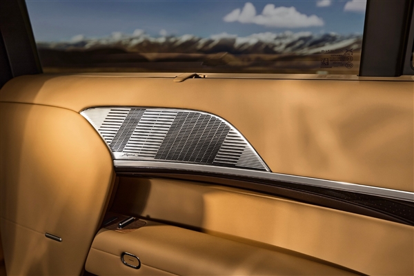 大湾区版“路虎揽胜”！小鹏旗舰GX内饰官图公布：飞航头等舱体验