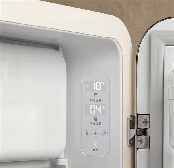 泡泡玛特首款家电！LABUBU冰箱上架：5999元 全球限量999台