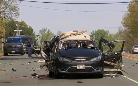 车内违装液化气罐泄露 开车女司机点了一根烟