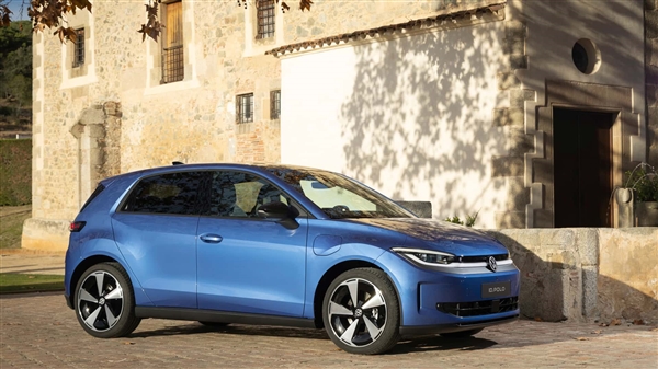 经典小车电动化重生 大众ID.Polo正式发布：实体按键管够！