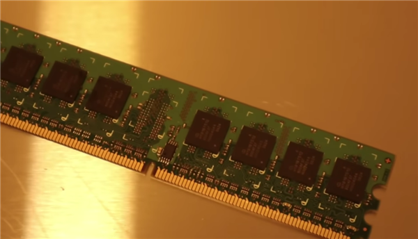 感觉像在造核弹！半导体博士在家手搓内存成功：从零开始 把后院棚子改造成了芯片工厂