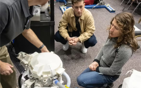 时隔50多年重返月球！美国载人绕月首日工作竟是修厕所 NASA公告已修好