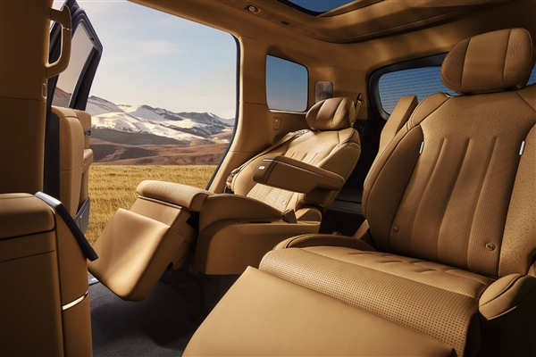 大湾区版“路虎揽胜”！小鹏旗舰GX内饰官图公布：飞航头等舱体验