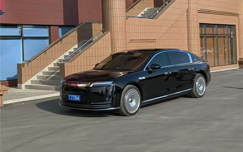 中国百万豪车尊界S800现身朝鲜平壤：车牌号非比寻常