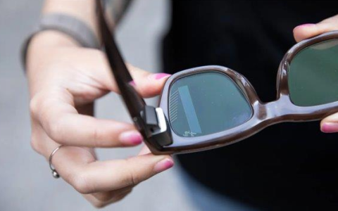 苹果首款智能眼镜要来了！ 2027年硬刚Meta