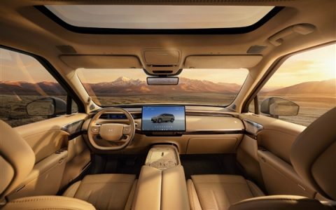 大湾区版“路虎揽胜”！小鹏旗舰GX内饰官图公布：飞航头等舱体验