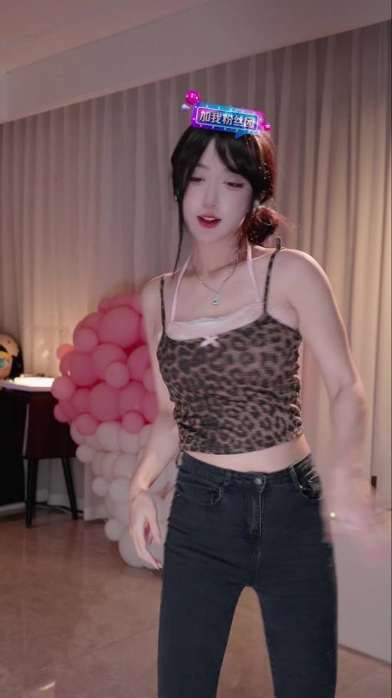 每天下播陪大哥！呆妹直播哭诉：干不下去了