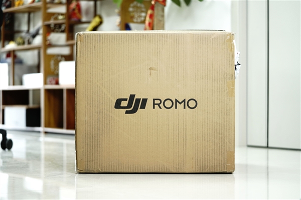 无人机避障下放 成精了!大疆DJI ROMO P2扫拖机器人图赏