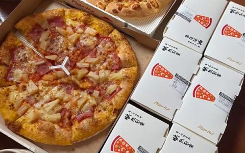 必胜客强推AI配送致翻车 被加盟商起诉索赔超1亿美元