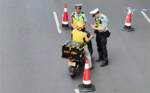 多名骑手车祸受伤！深圳5名外卖站长向骑手售卖超标电车被刑拘