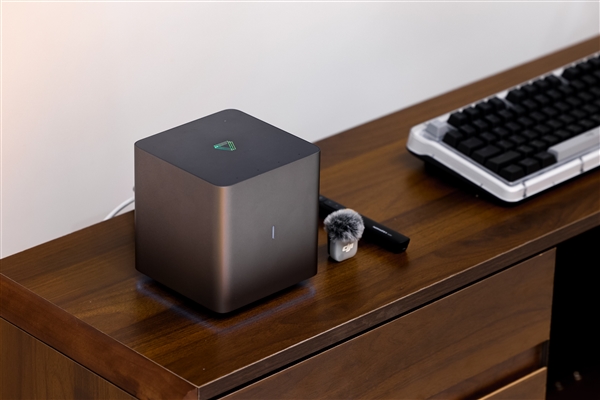 摩尔线程首款家庭场景消费级产品！AICUBE正式发布：集AI PC、AI NAS、智能体于一体