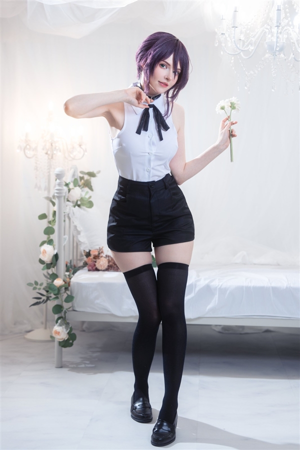 《生化4RE》阿什莉体模Cos格蕾丝美图 这身材颜值真棒