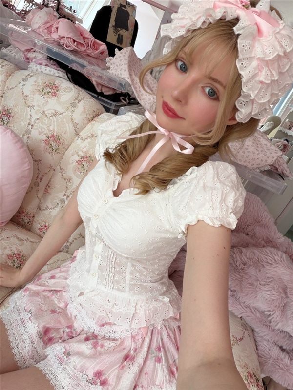 《生化4RE》阿什莉体模Cos格蕾丝美图 这身材颜值真棒
