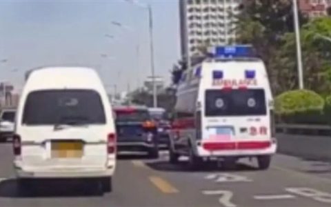 救护车、私家车因路怒互相别挡！警方：双方寻衅滋事均被罚