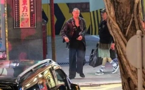 吴彦祖为拍《九龙城寨》剃头：光头小胡子凶悍难敌！