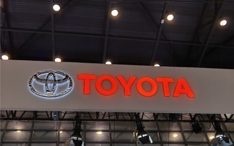 丰田叫停纯电开发！资源转向SUV：称高档轿车暂不适合市场